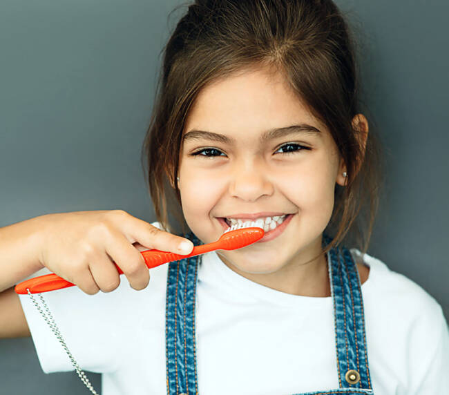 girl brushing teeth